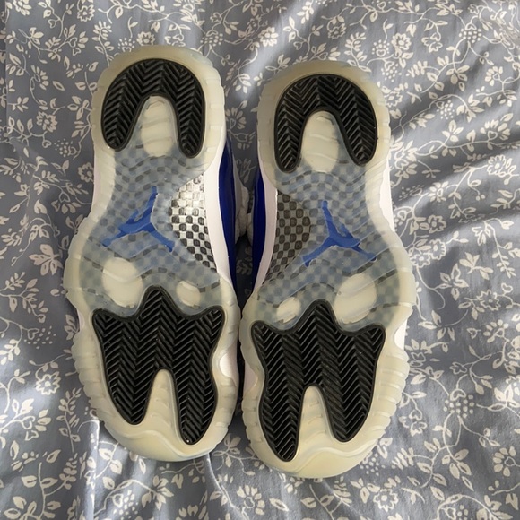 Jordan size 5 in Women’s / 3.5 in youth - Picture 3 of 3